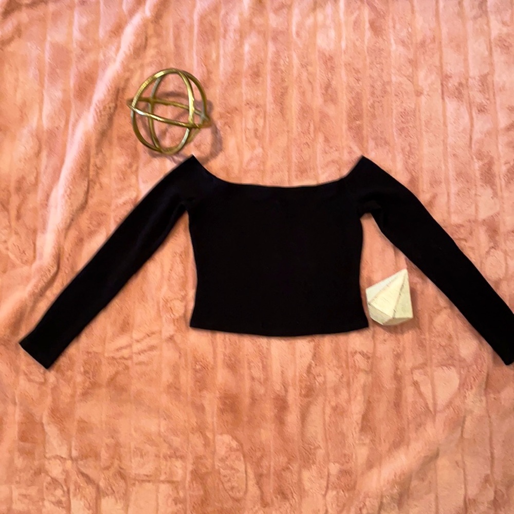 Off the shoulder black long sleeve crop top!